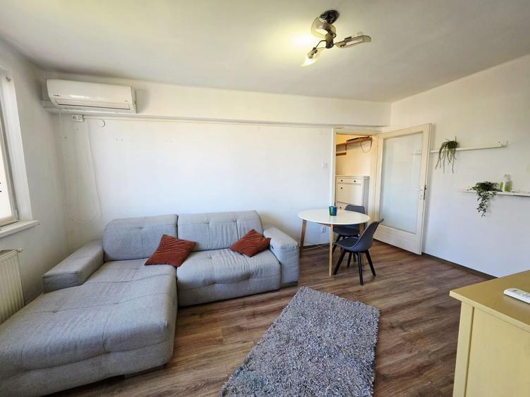 Apartament cu 2 camere semidecomandat, mobilat în Central