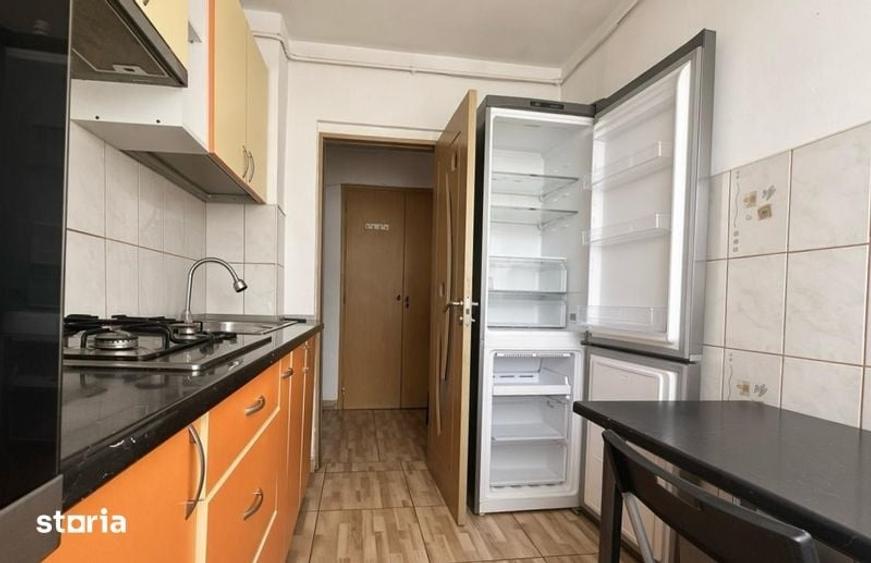 Apartament cu 3 camere semidecomandat în Obor