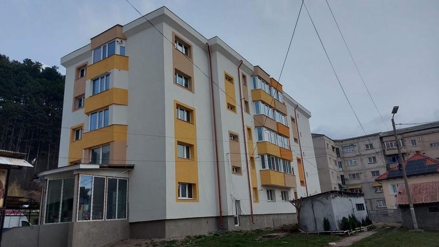 Spațiu comercial, de 85 mp, în Coman