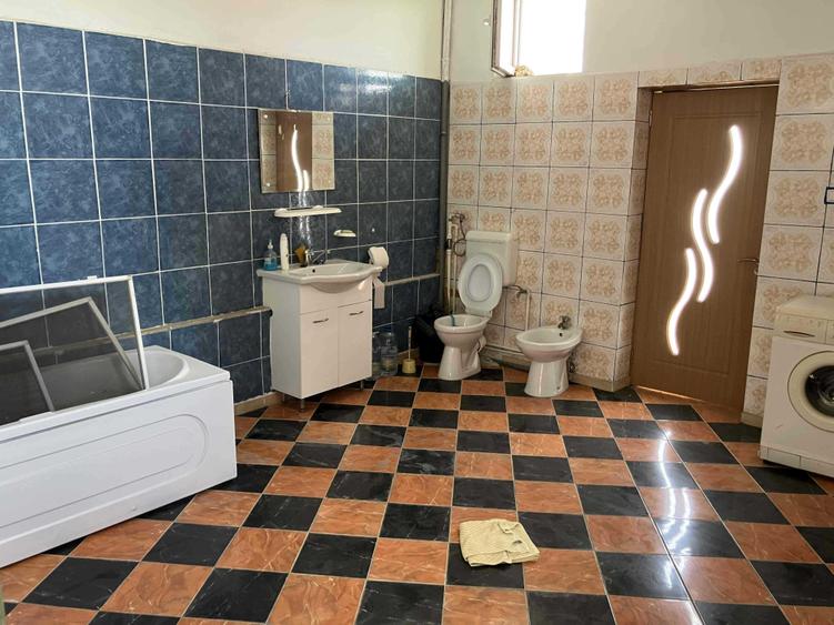Casă cu 4 camere în Cățelu