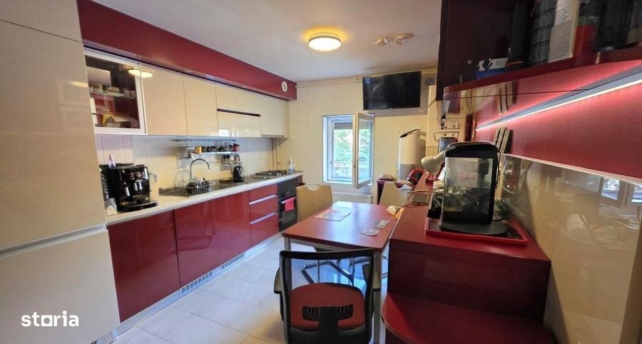 Apartament cu 3 camere semidecomandat în Complex Studențesc