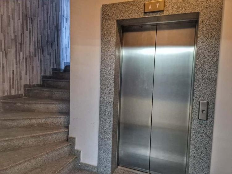 Spațiu comercial, de 127 mp, în Romană