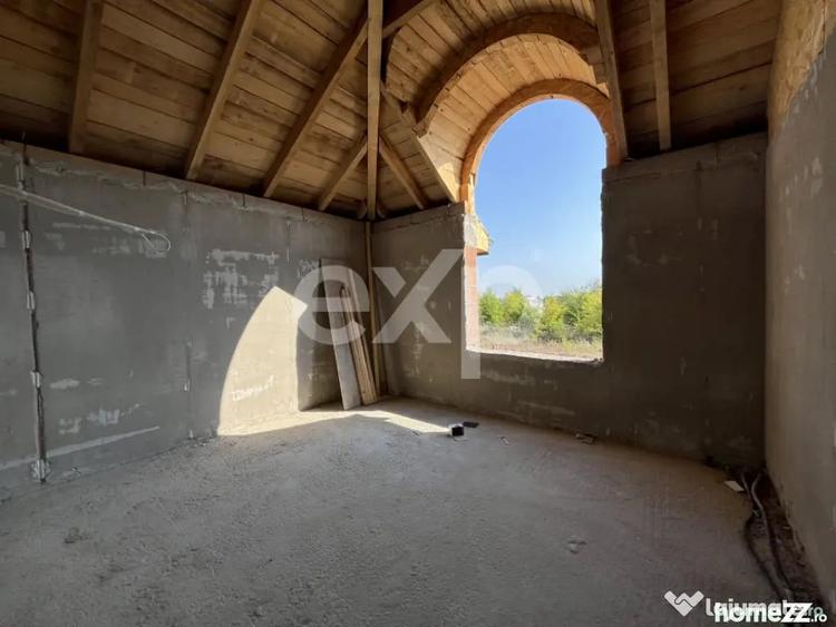 Casă cu 6 camere cu Teren 400 Mp în Corbeanca