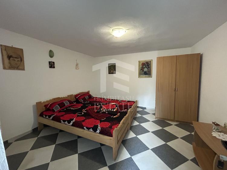 Casă individuală cu 5 camere cu Canalizare în Central