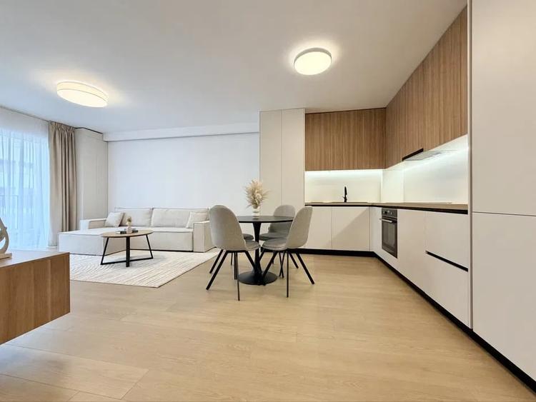 Apartament cu 2 camere semidecomandat, mobilat în Florești