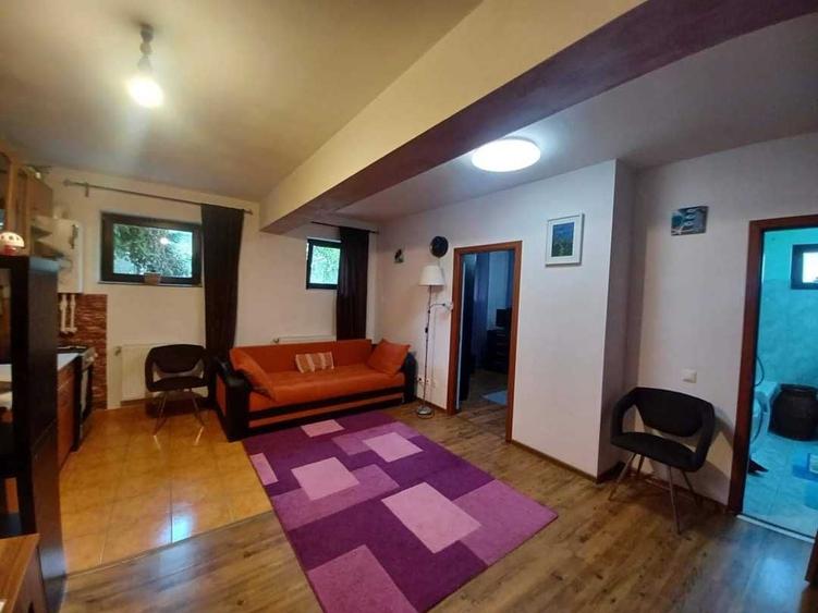 Apartament cu 2 camere semidecomandat în Olteniței