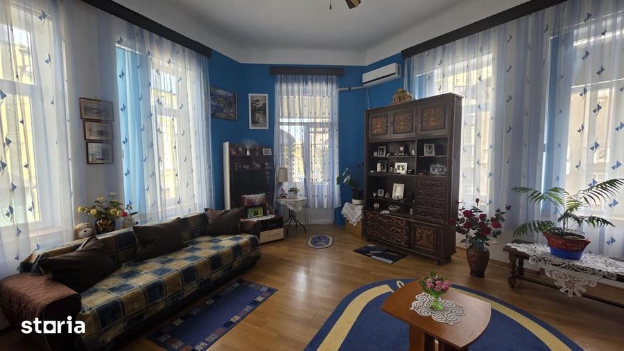Apartament cu 5 camere în Armeneasca