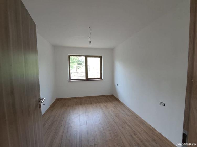 Casă cu 4 camere cu Teren 400 Mp în Parța