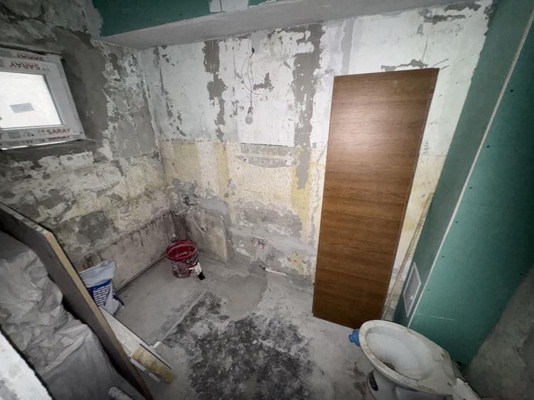 Apartament cu 3 camere decomandat în CET