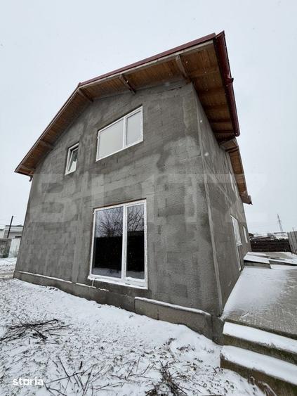 Casă cu 10 camere cu Teren 500 Mp în Malu Mare