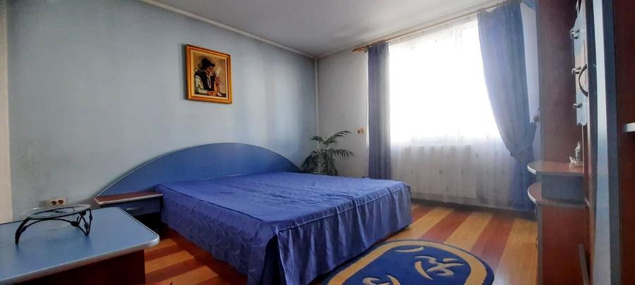 Casă individuală cu 9 camere cu Canalizare în Caragiale