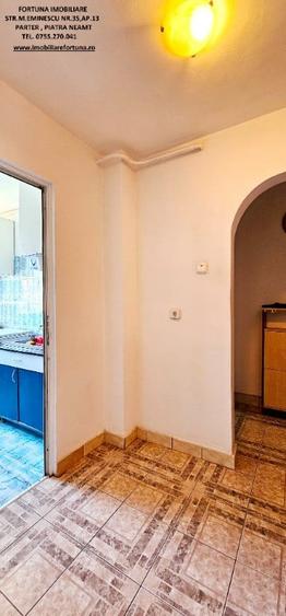 Apartament cu 3 camere semidecomandat în Dărmănești