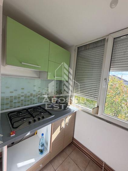 Apartament cu 3 camere decomandat, mobilat în Lipovei