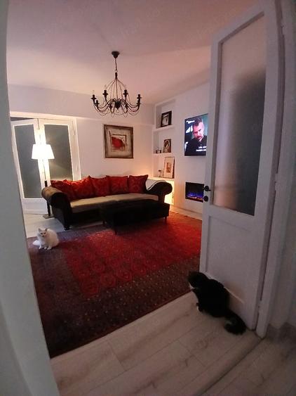 Apartament cu 3 camere decomandat în Central