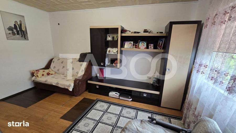 Apartament cu 3 camere semidecomandat, mobilat în Lazaret