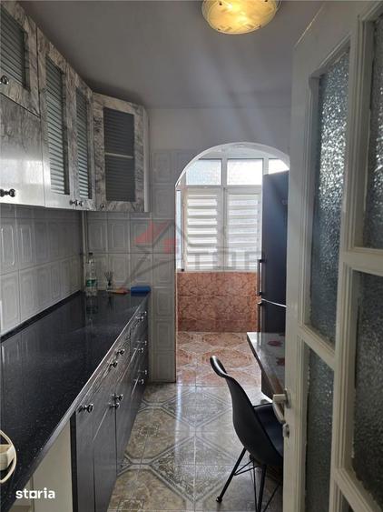 Apartament cu 3 camere decomandat în Nicolina