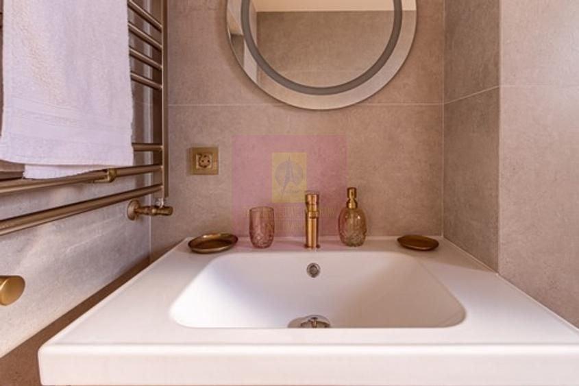 Apartament cu 3 camere semidecomandat în Herăstrău