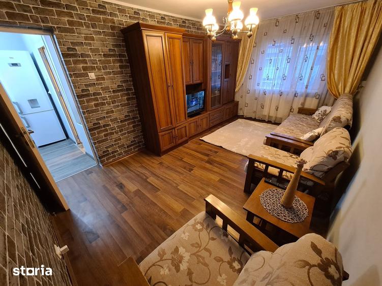 Apartament cu 3 camere decomandat în Galata