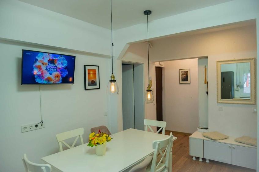 Apartament cu 3 camere decomandat în Exterior Vest