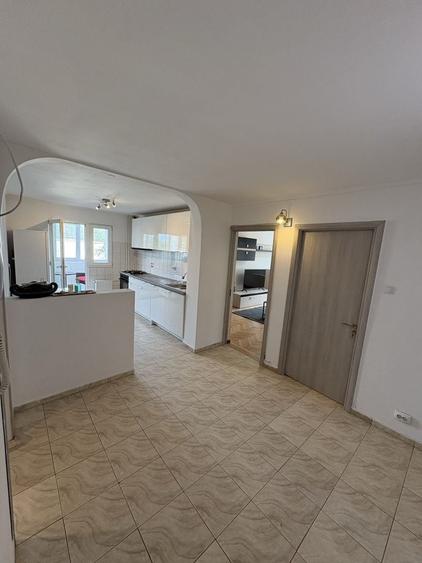Apartament cu 4 camere decomandat în Central