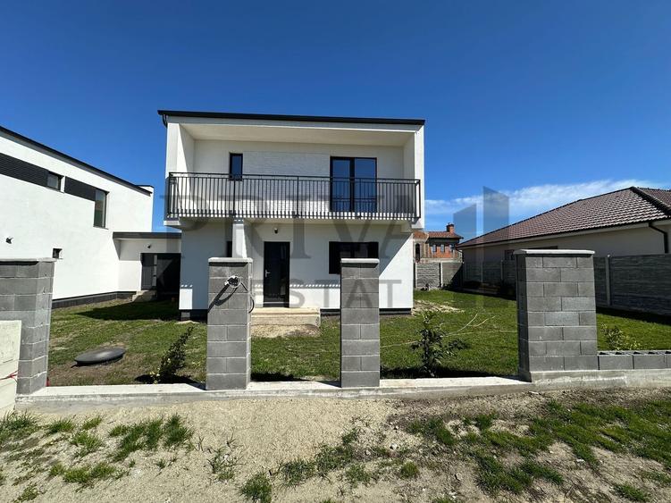 Casă individuală cu 5 camere cu Canalizare în Dumbrăvița