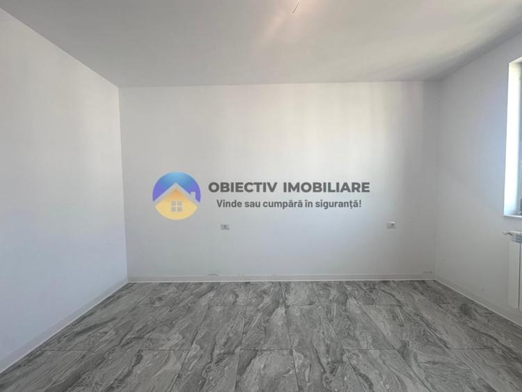 Casă cu 3 camere cu Canalizare în Est