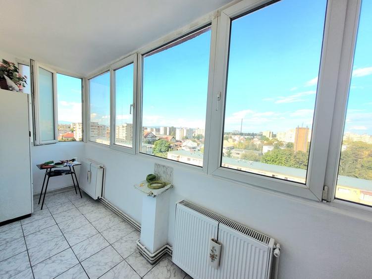 Apartament cu 3 camere decomandat în Calea București