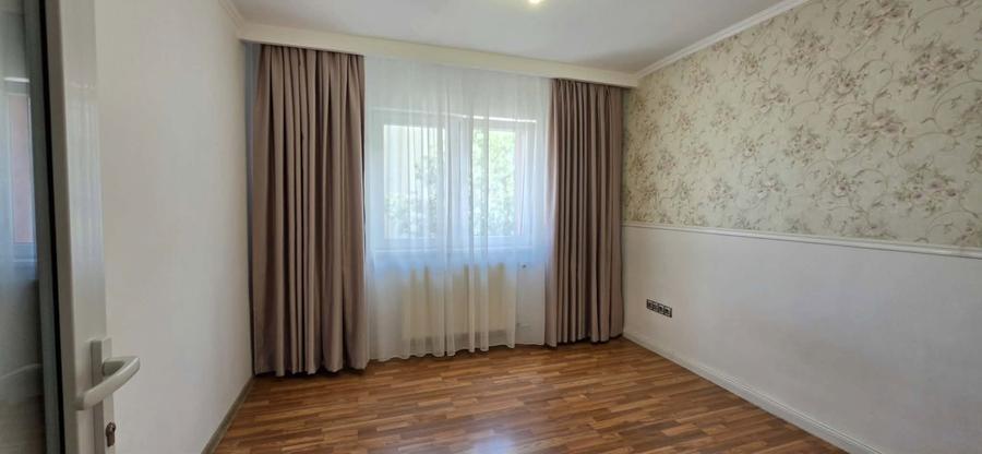 Apartament cu 3 camere semidecomandat în Iosia