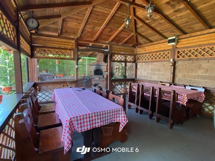 Casă individuală cu 9 camere cu Teren 480 Mp în Sud