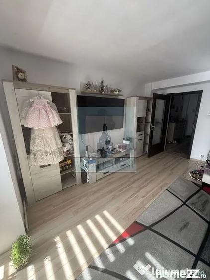 Apartament cu 3 camere decomandat în Astra