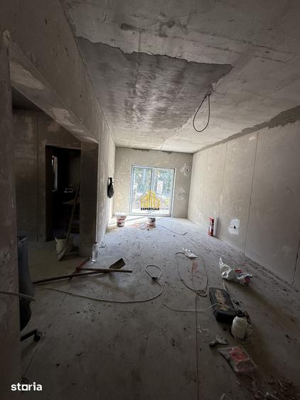 Casă cu 3 camere semidecomandat cu Teren 295 Mp în Clinceni