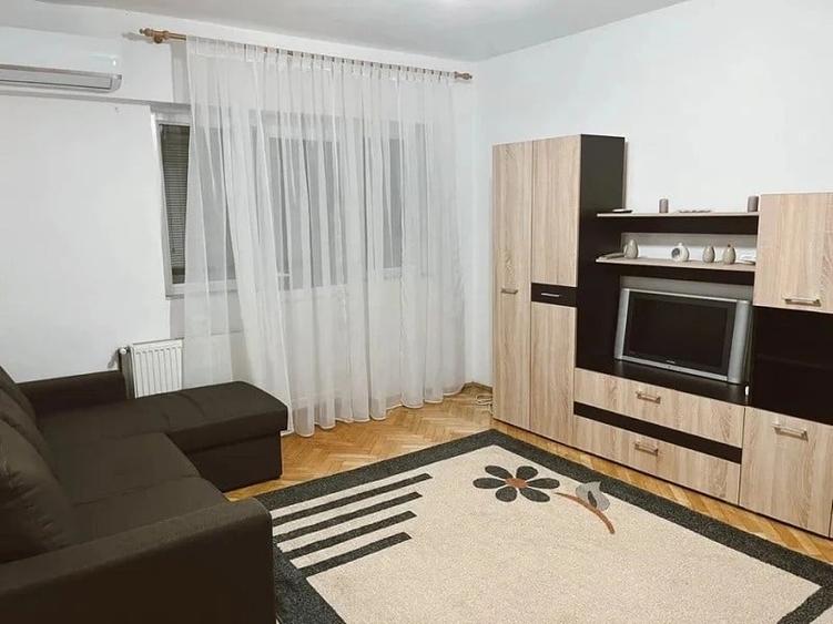 Apartament cu 2 camere decomandat în Hala Centrală