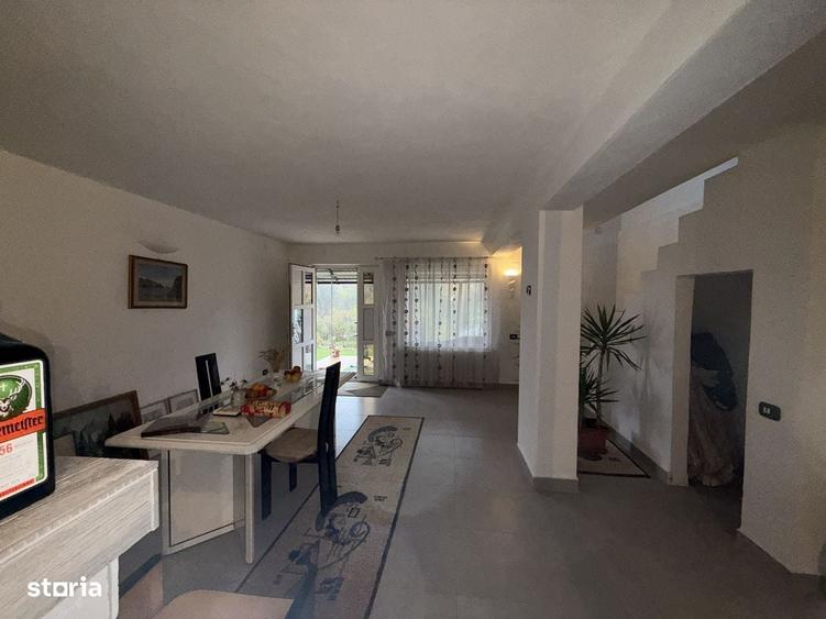 Casă cu 4 camere în Blidari