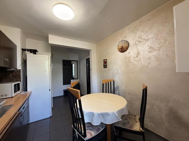 Apartament cu 2 camere semidecomandat, mobilat în Central