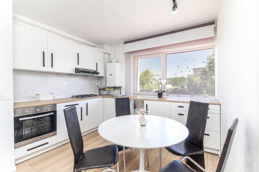 Apartament cu 3 camere semidecomandat în Dâmbul Rotund