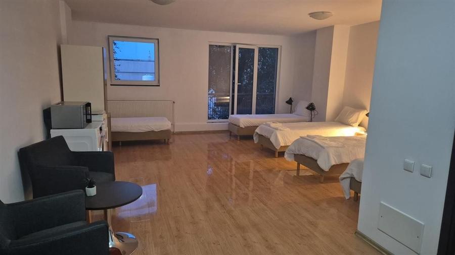 Apartament cu 5 camere semidecomandat în Florești