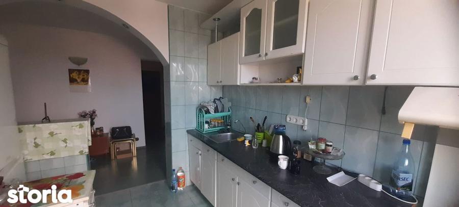 Apartament cu 3 camere decomandat în Drumul Taberei — fotografia 3