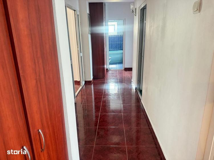 Apartament cu 4 camere decomandat în Micro 3