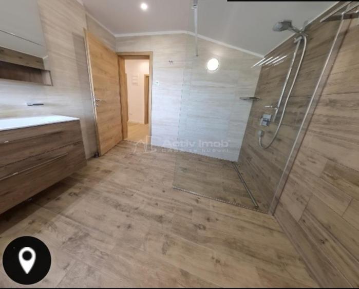 Casă cu 5 camere cu Teren 500 Mp în Central