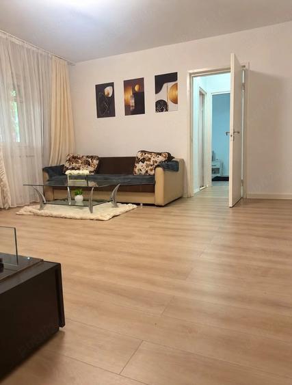 Apartament cu 2 camere semidecomandat în Girocului