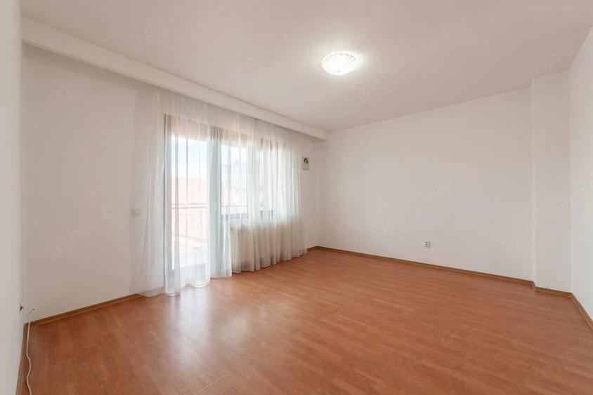 Casă cu 8 camere cu Teren 1000 Mp în Sud