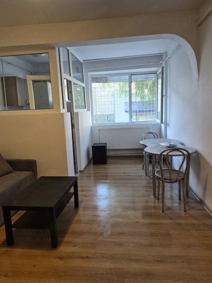 Garsonieră decomandată în Central