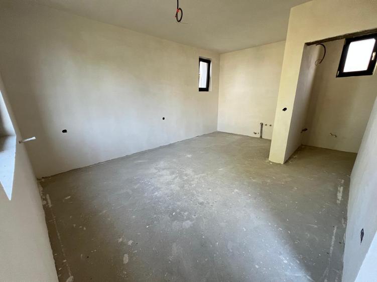 Casă individuală cu 4 camere cu Teren 300 Mp în Rediu