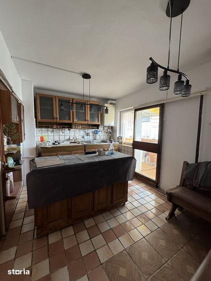 Apartament cu 4 camere decomandat în Central