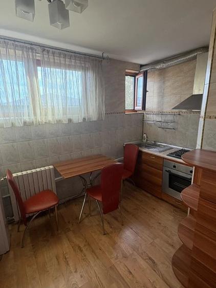Apartament cu 2 camere decomandat în Rovine
