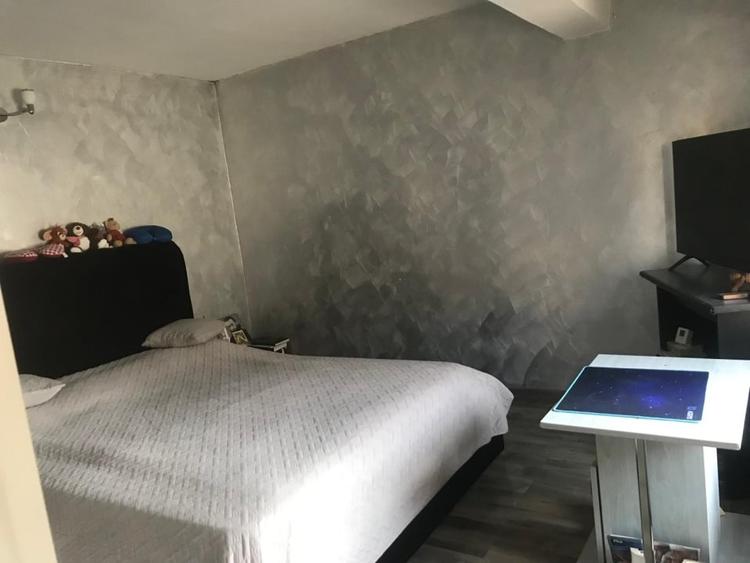 Casă individuală cu 7 camere cu Canalizare în Central
