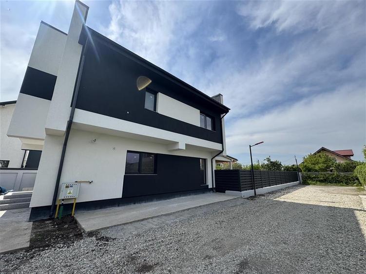 Casă individuală cu 4 camere cu Teren 500 Mp în Central
