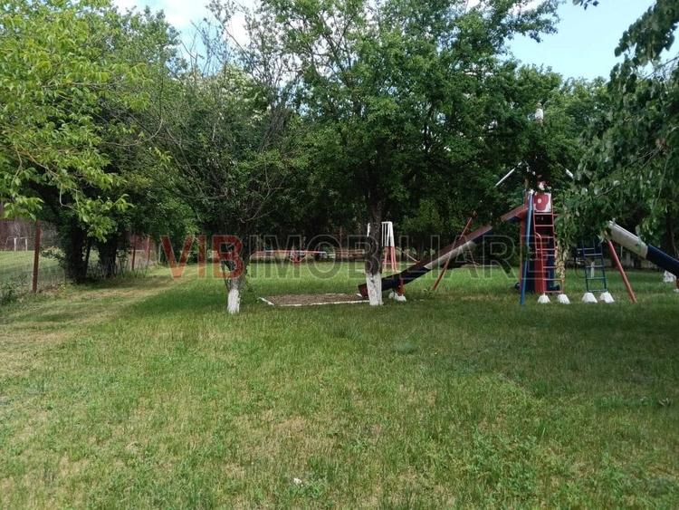 Spațiu comercial, de 2,000 mp, în Călacea