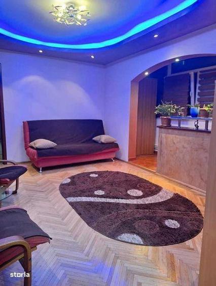Apartament cu 3 camere semidecomandat, mobilat în Alexandru Obregia