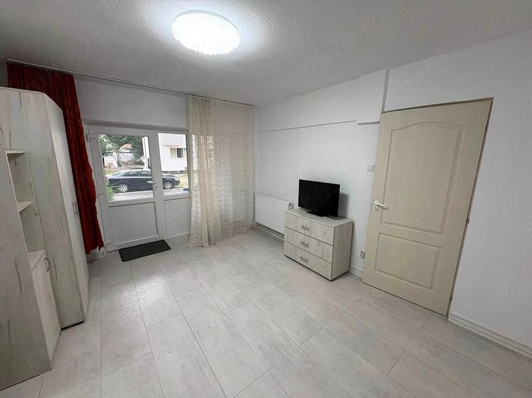 Garsonieră decomandată în Central